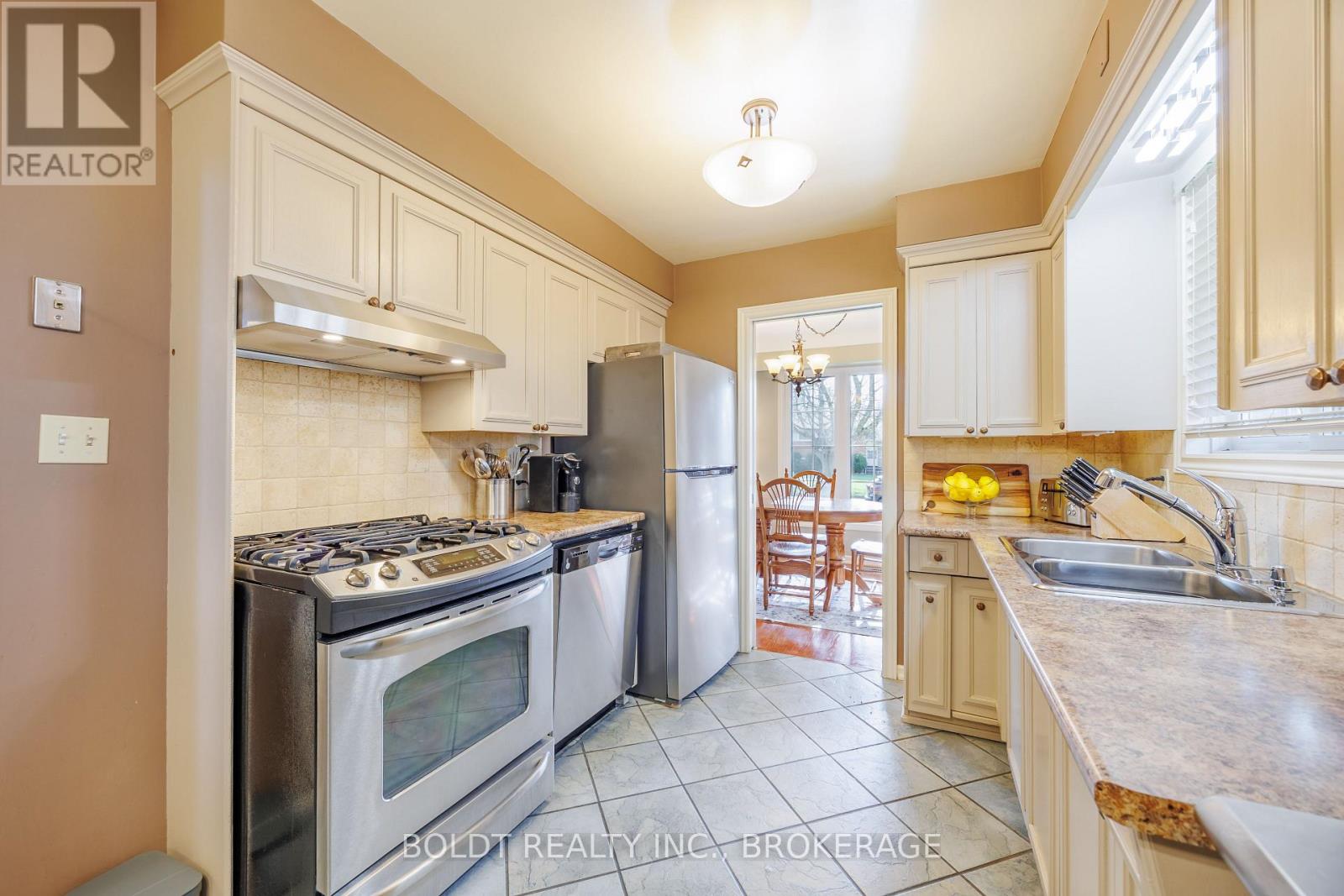 24 Mississauga Road, St. Catharines, Ontario  L2N 3K4 - Photo 7 - X13018148