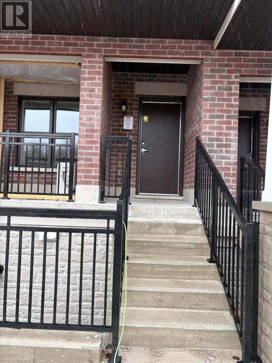 211 - 15100 YONGE STREET, Aurora, Ontario