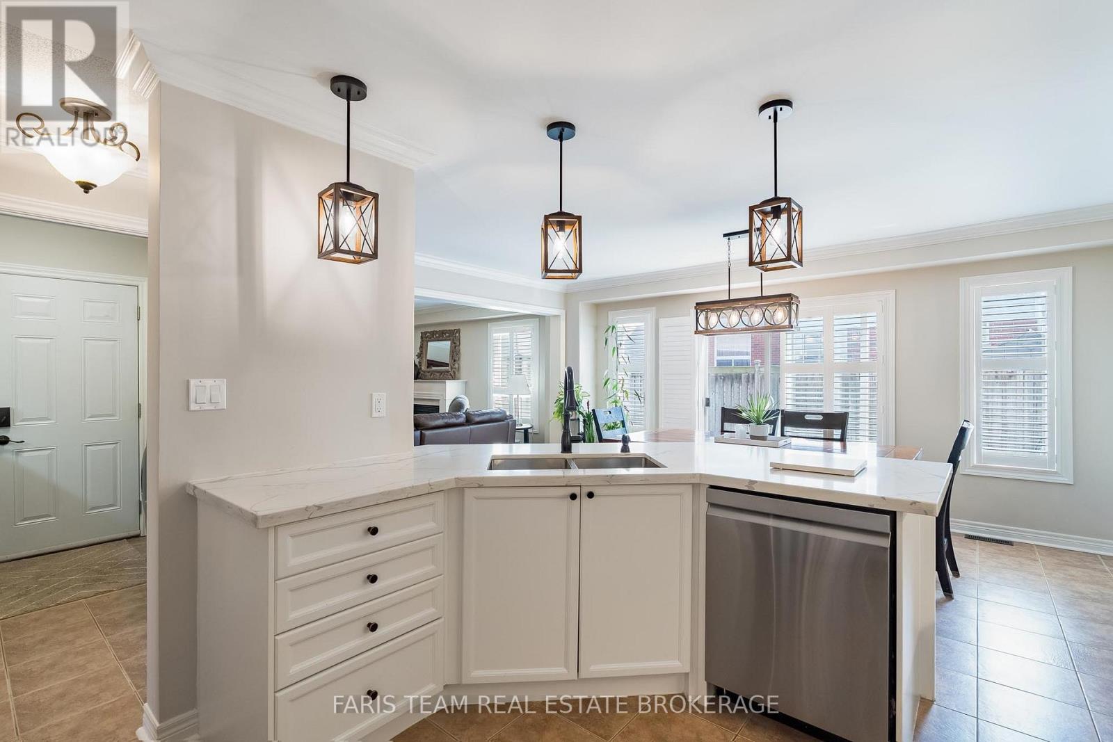 43 Maple Crown Terrace, Barrie, Ontario  L4M 7H9 - Photo 10 - S13039686