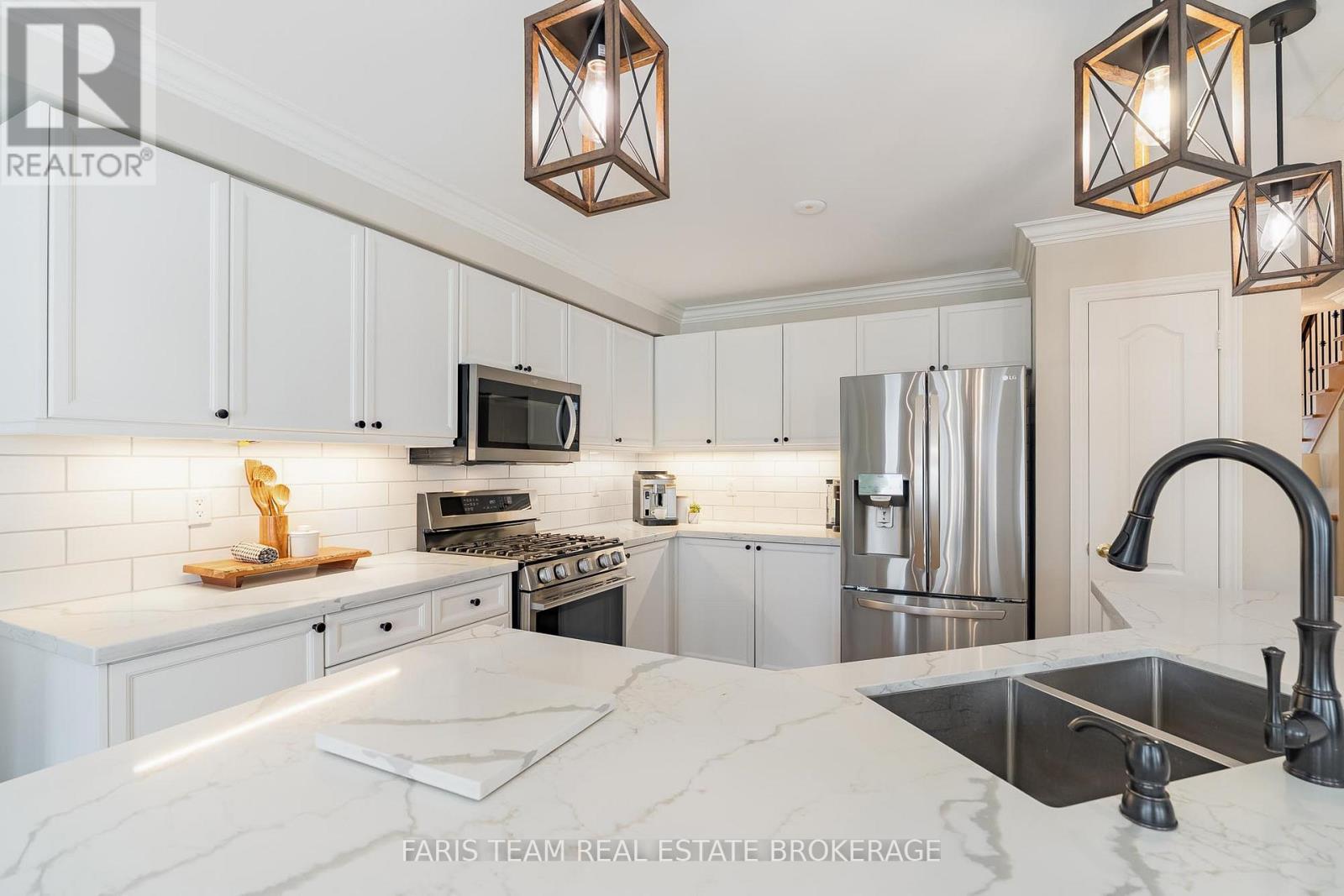 43 Maple Crown Terrace, Barrie, Ontario  L4M 7H9 - Photo 6 - S13039686