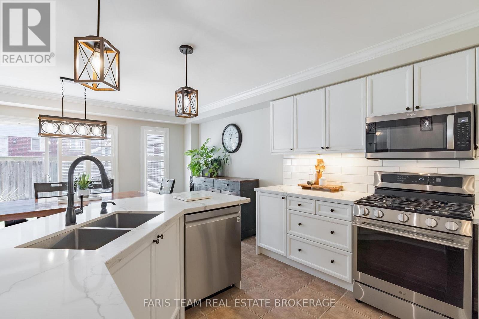 43 Maple Crown Terrace, Barrie, Ontario  L4M 7H9 - Photo 9 - S13039686