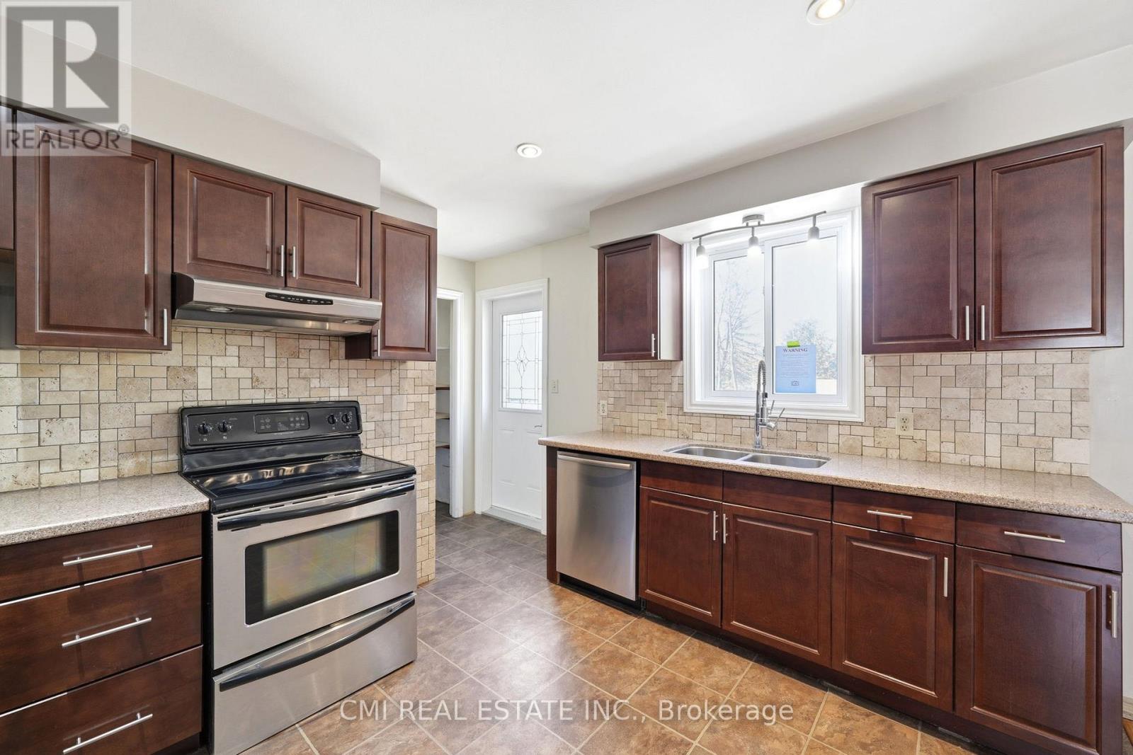 268 Mississaga Street W, Orillia, Ontario  L3V 3B8 - Photo 10 - S13039822