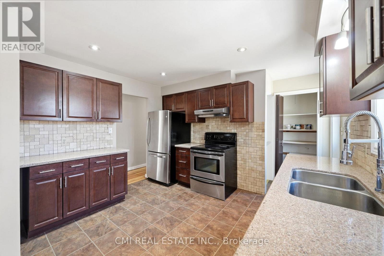 268 Mississaga Street W, Orillia, Ontario  L3V 3B8 - Photo 9 - S13039822