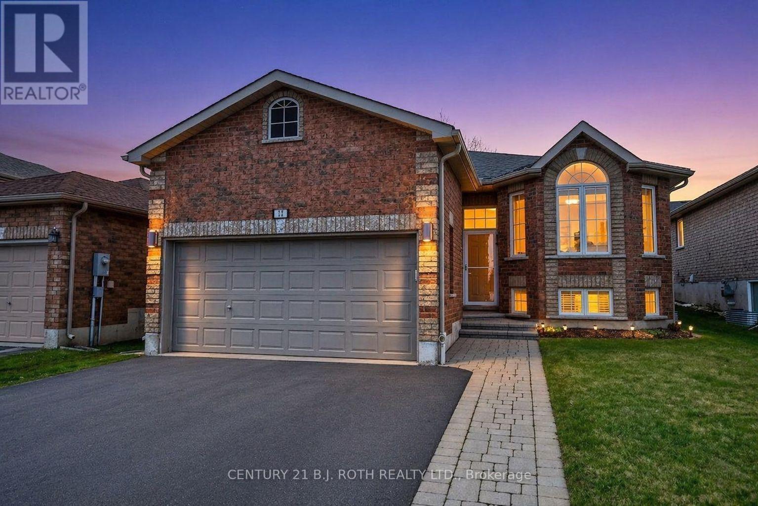 12 WHITE CRESCENT, Barrie, Ontario