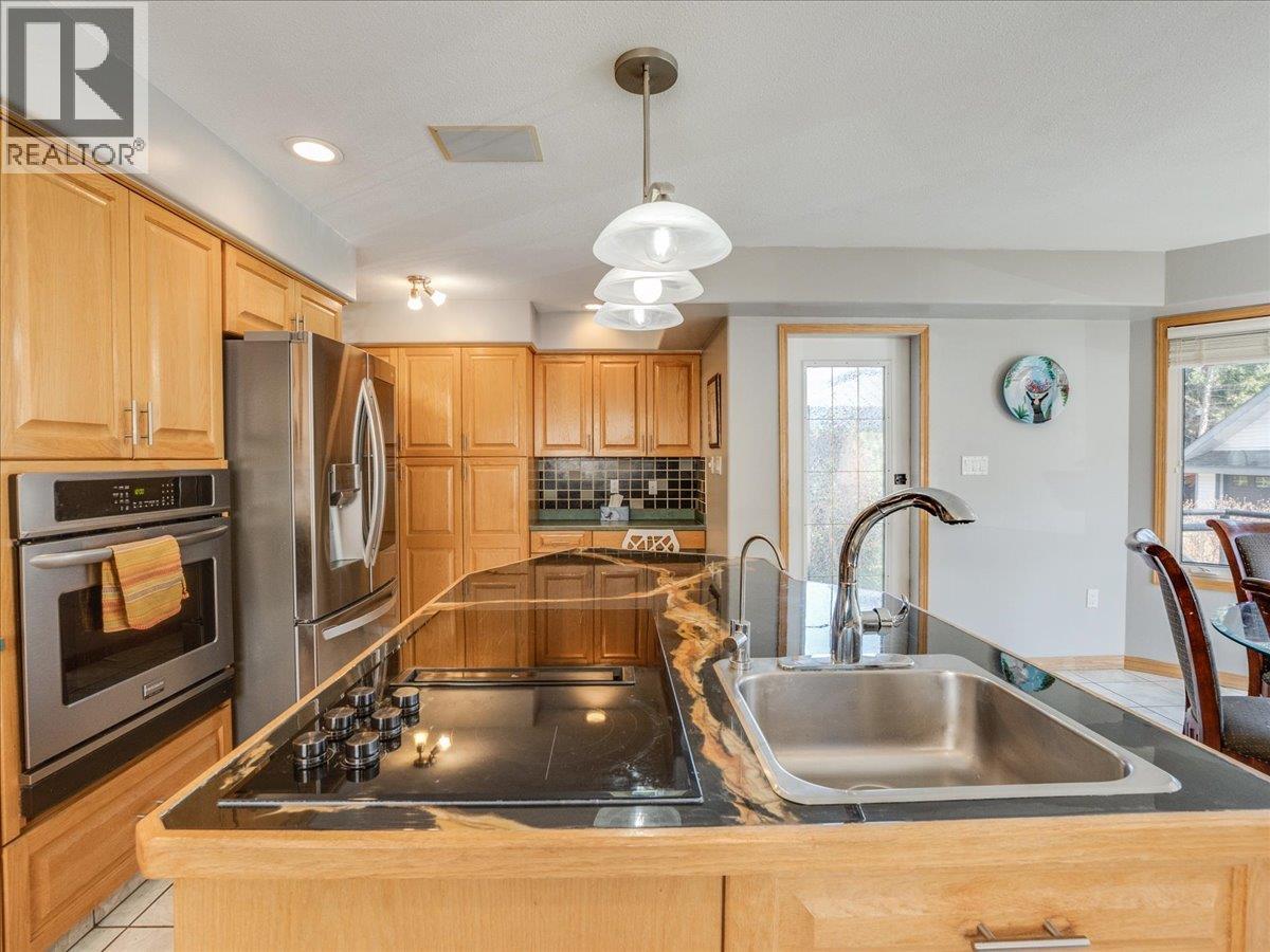 1063 Bridgeview Crescent, Castlegar, British Columbia  V1N 3H7 - Photo 35 - 10384172