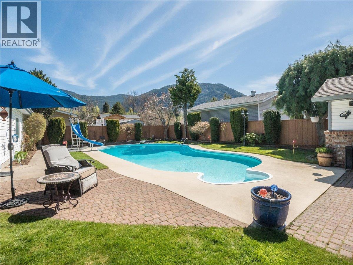 1063 Bridgeview Crescent, Castlegar, British Columbia  V1N 3H7 - Photo 81 - 10384172