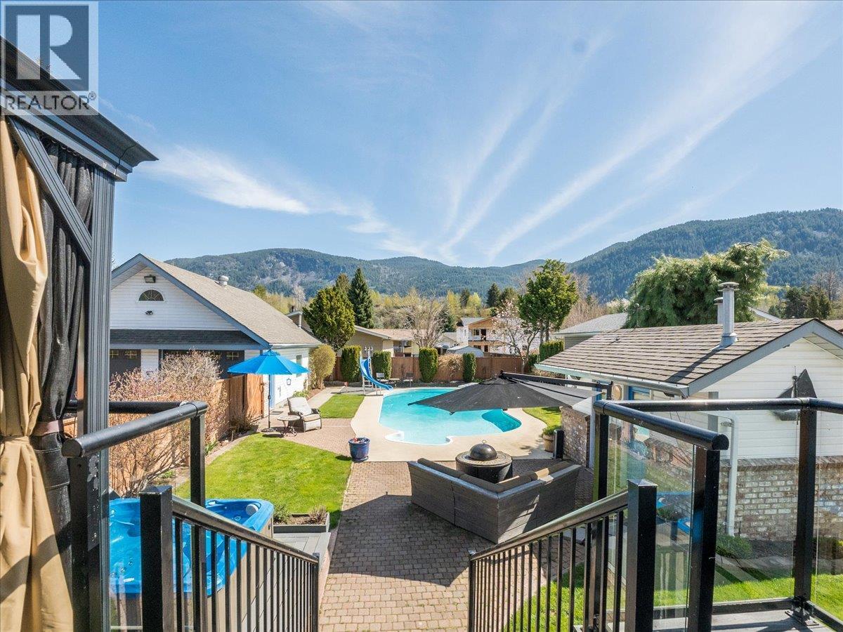 1063 Bridgeview Crescent, Castlegar, British Columbia  V1N 3H7 - Photo 97 - 10384172
