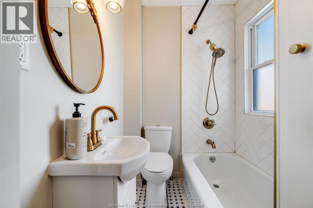 1062 Lena Avenue, Windsor, Ontario  N9C 3K4 - Photo 14 - 26009113