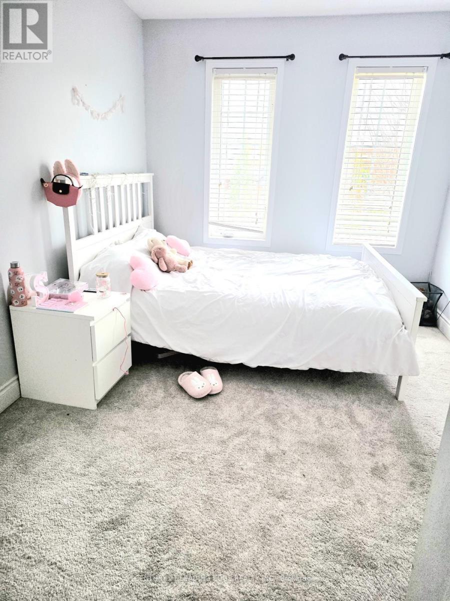 90 Niagara Trail, Halton Hills, Ontario  L7G 0A8 - Photo 9 - W13039644