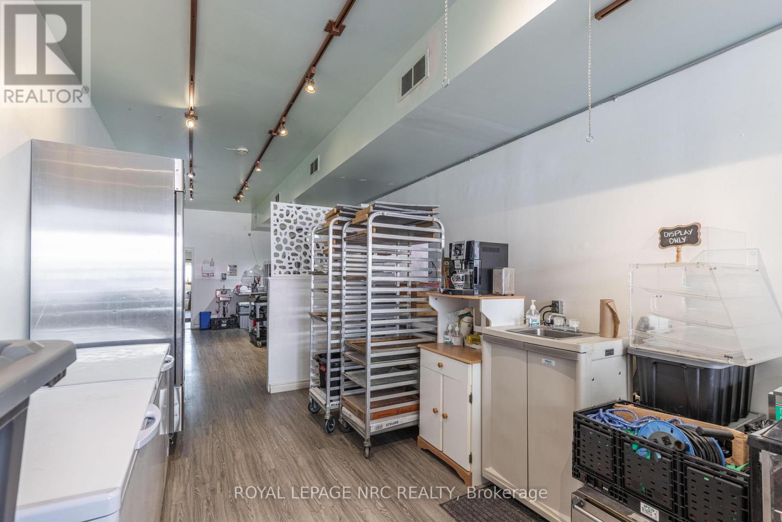 142 St. Paul Street, St. Catharines (Downtown), Ontario  L2R 3M2 - Photo 6 - X13039864