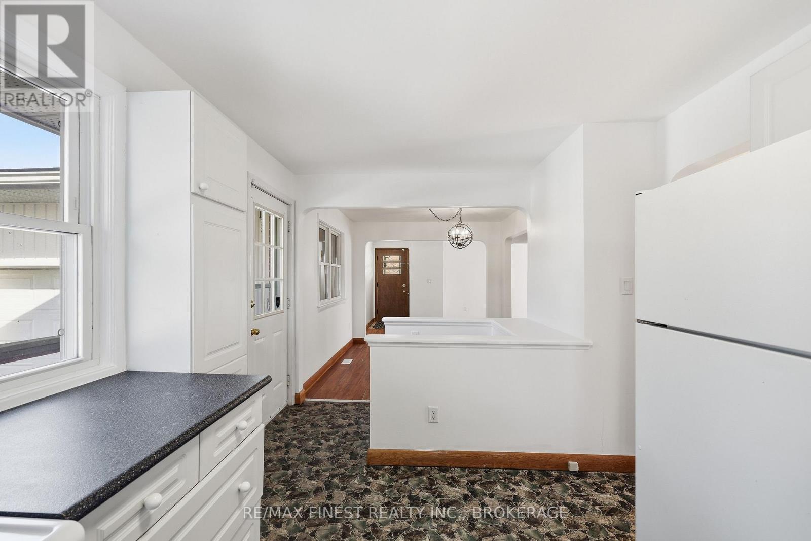 39 Lennox Street, Kingston, Ontario  K7M 4S3 - Photo 11 - X12923484