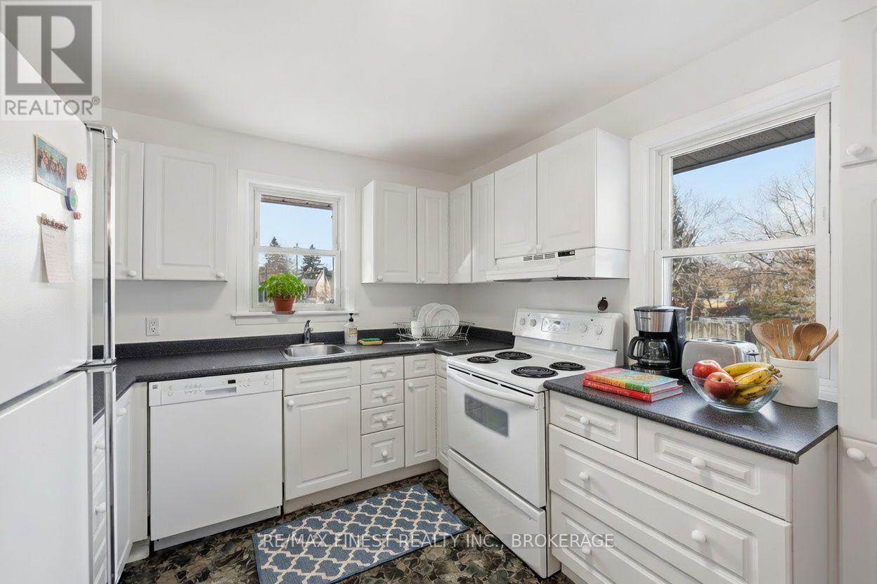 39 Lennox Street, Kingston, Ontario  K7M 4S3 - Photo 10 - X12923484