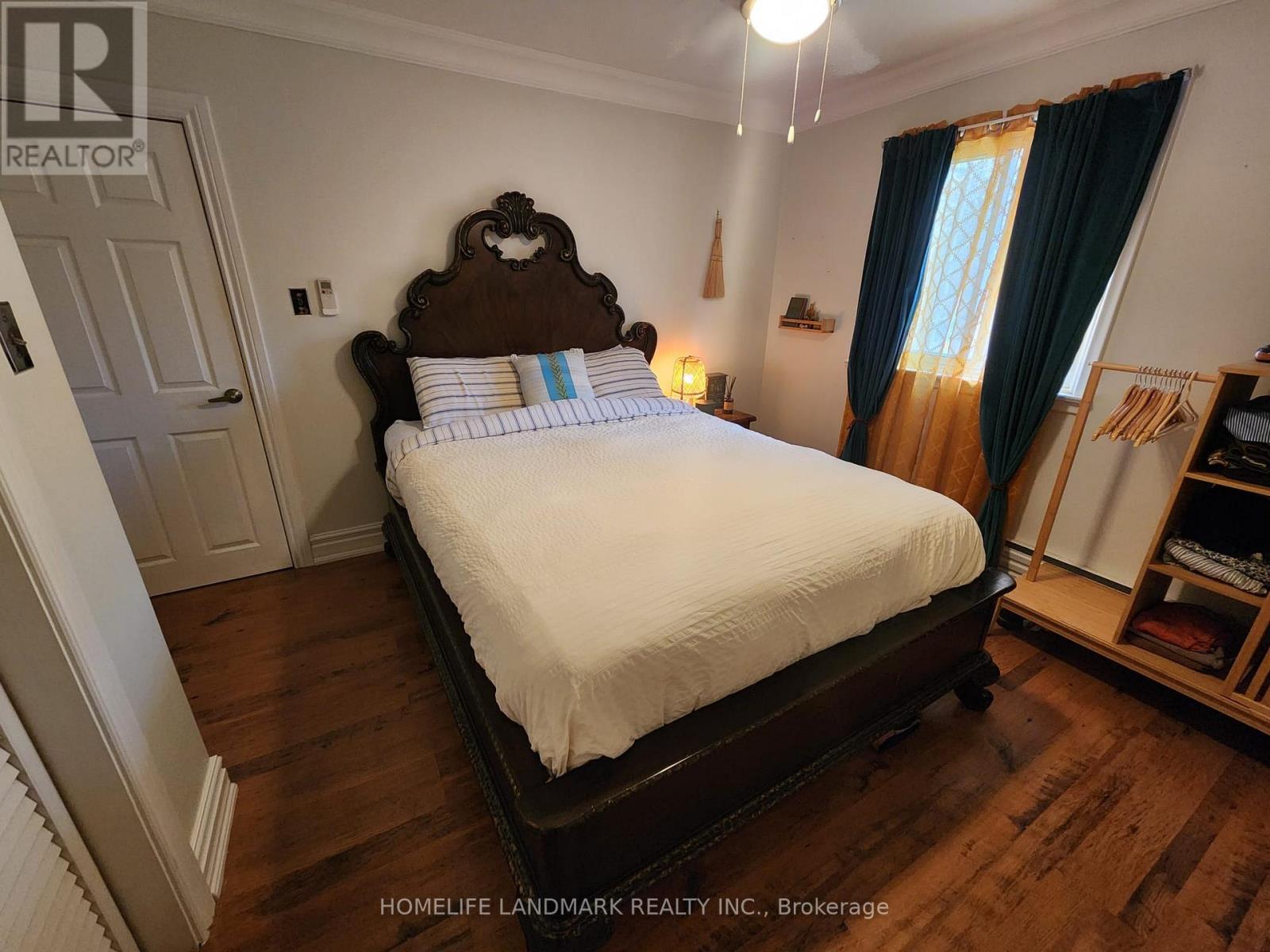 Upper - 213 Kenilworth Avenue, Toronto, Ontario  M4L 3S7 - Photo 9 - E13036614