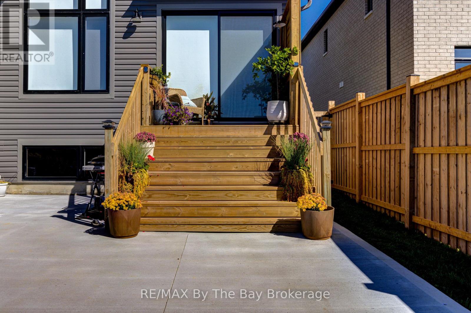 33 Nicort Road, Wasaga Beach, Ontario  L9Z 1J7 - Photo 31 - S13040062