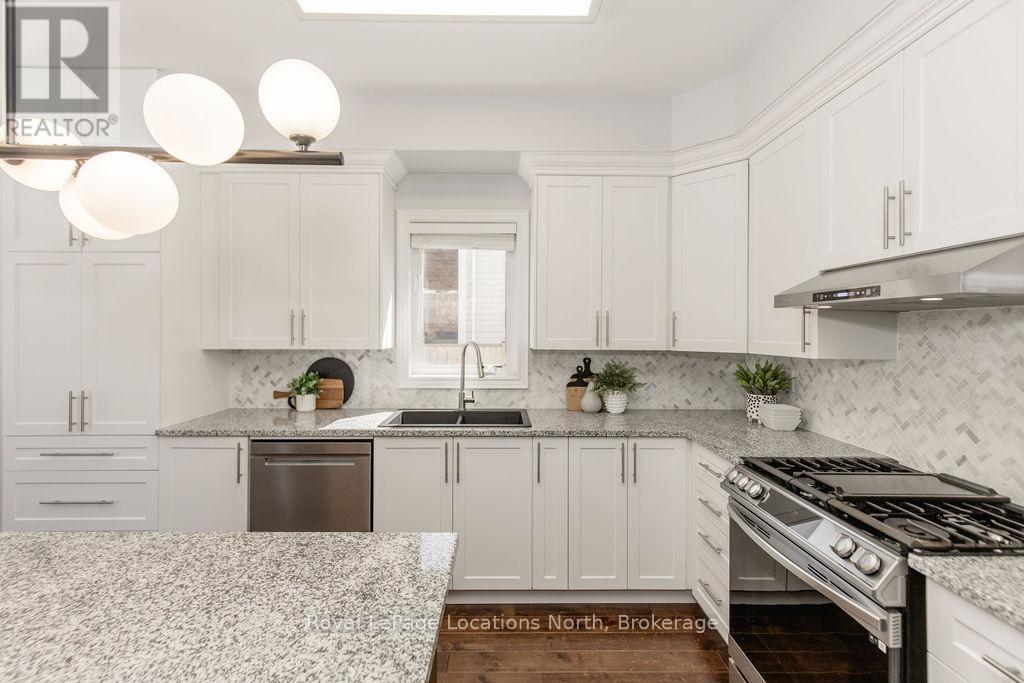 11 Christy Drive, Wasaga Beach, Ontario  L9Z 1S7 - Photo 10 - S13040118