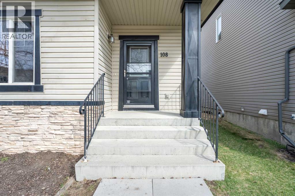 108 Drake Landing Court, Okotoks, Alberta  T1S 2M3 - Photo 5 - A2304866