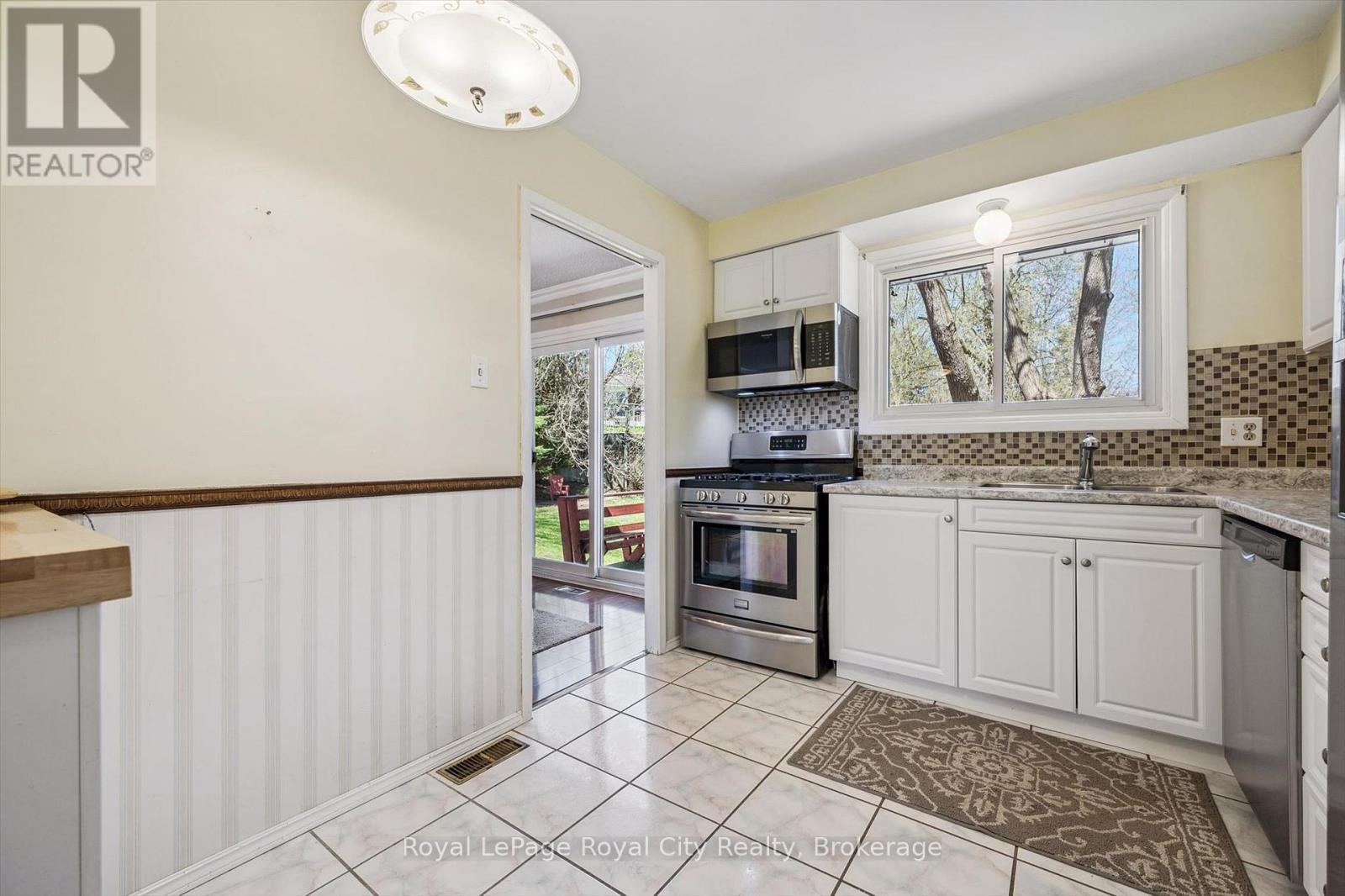 11 Gregory Place, Guelph, Ontario  N1H 6Y5 - Photo 12 - X13035184