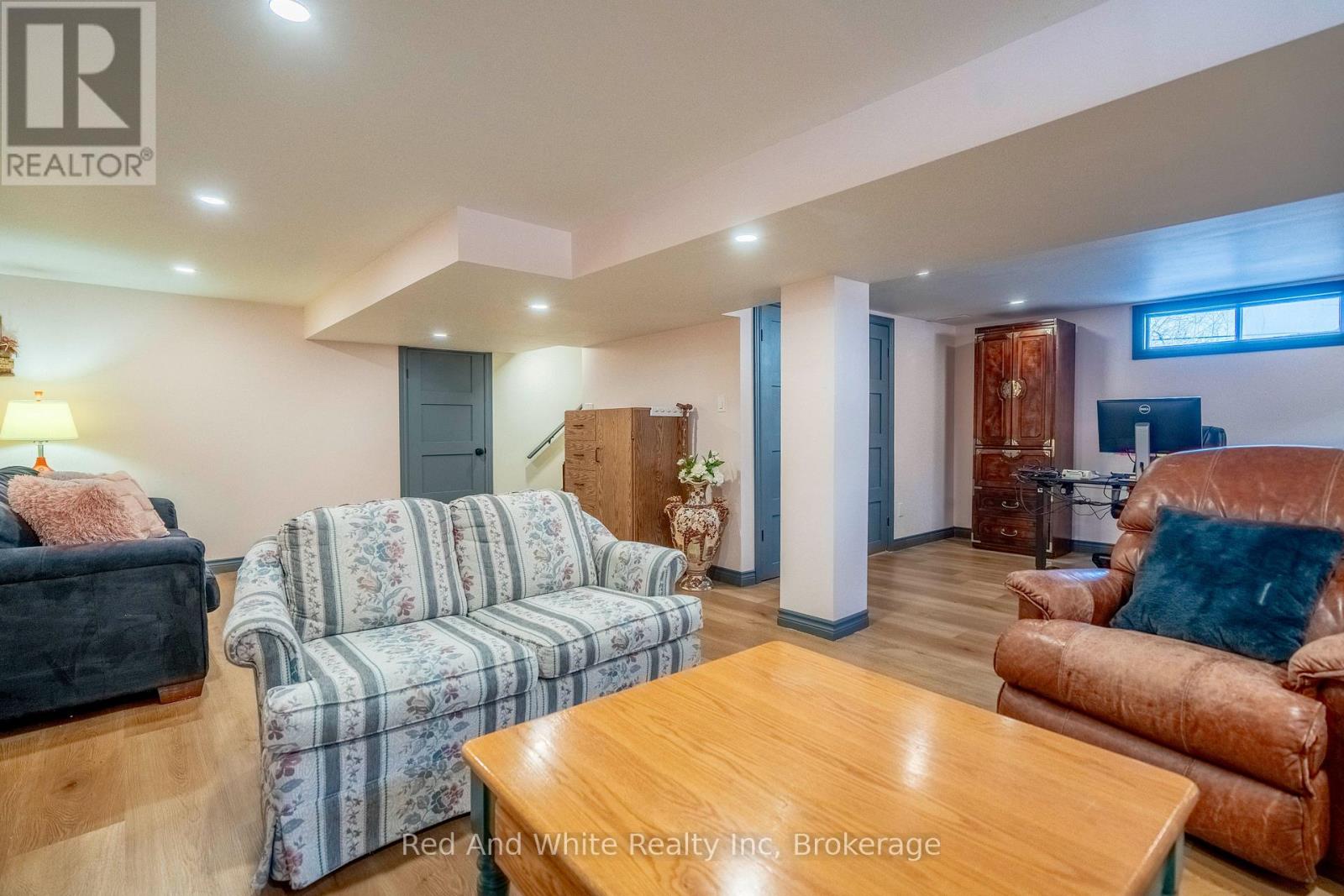 1034 Winterhalt Avenue, Cambridge, Ontario  N3H 4J9 - Photo 32 - X13040052