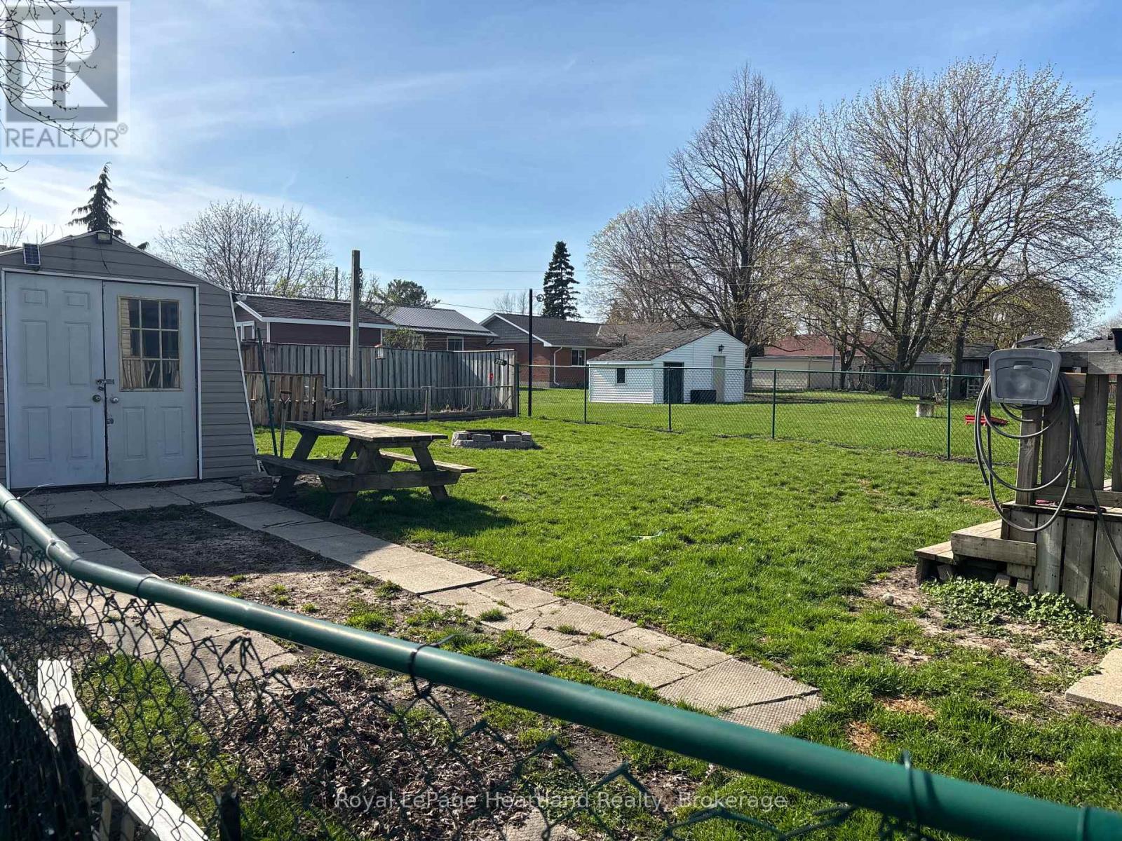 38 Goshen Street S, Bluewater, Ontario  N0M 2T0 - Photo 11 - X13040128