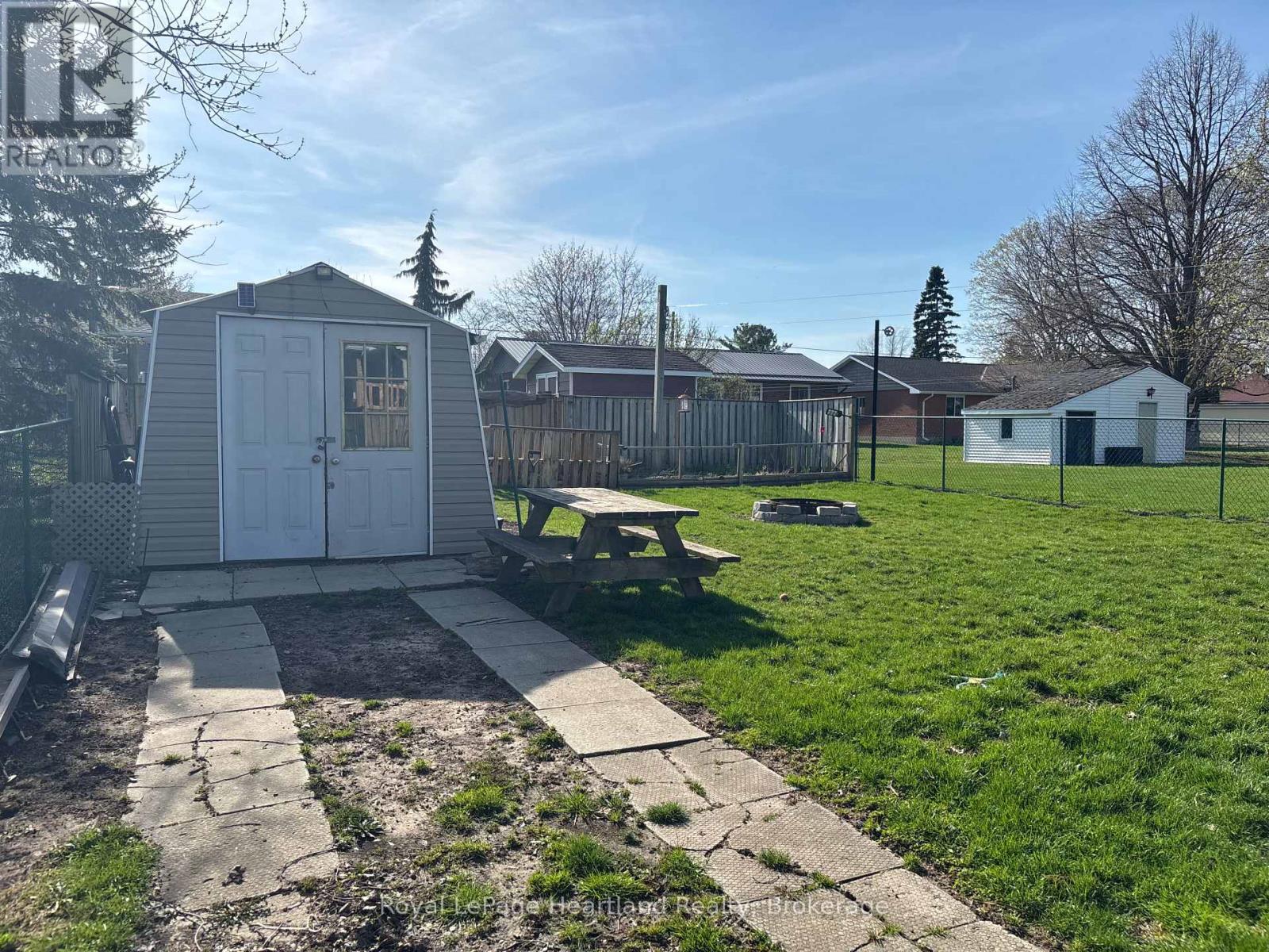 38 Goshen Street S, Bluewater, Ontario  N0M 2T0 - Photo 12 - X13040128