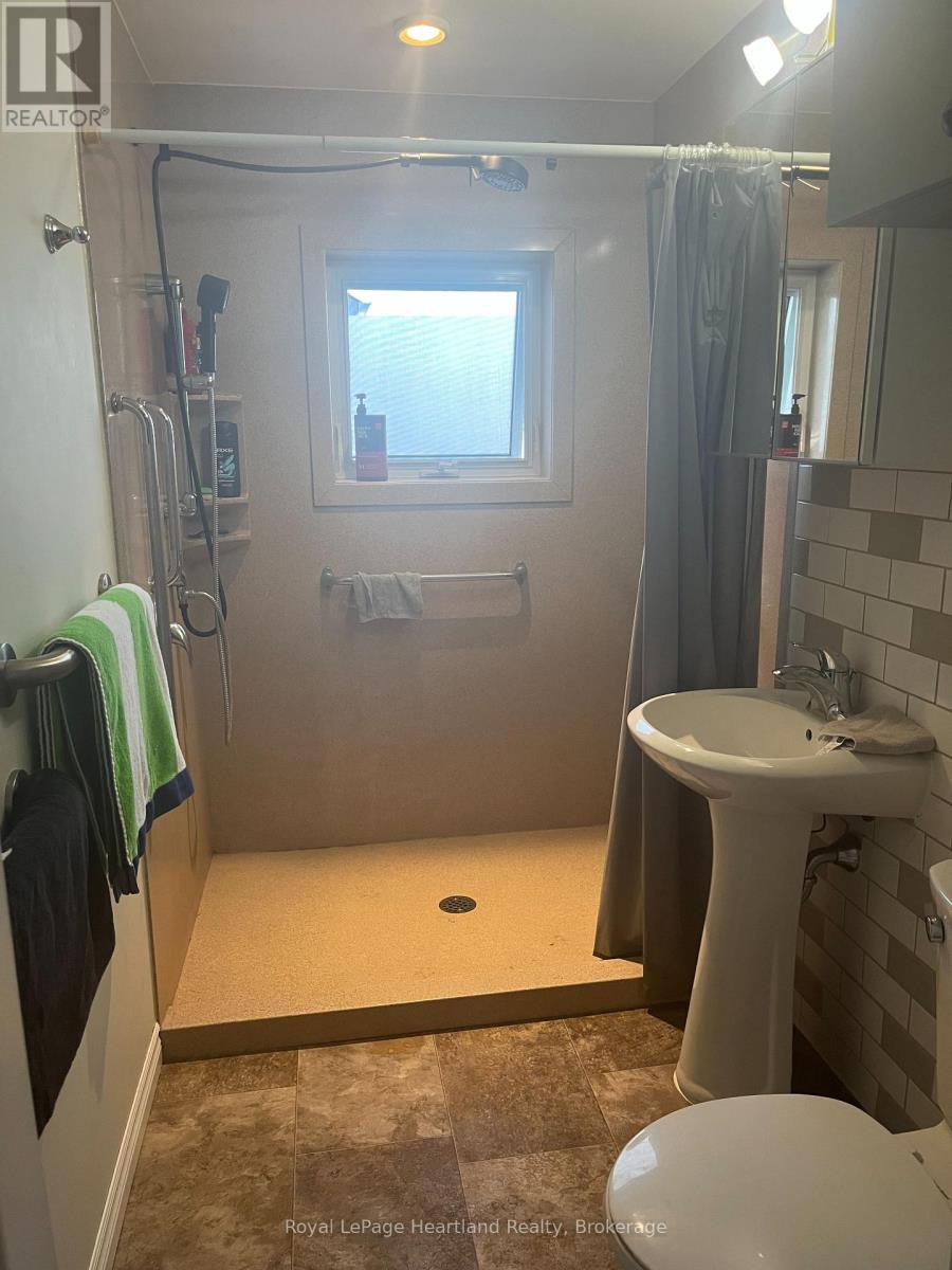 38 Goshen Street S, Bluewater, Ontario  N0M 2T0 - Photo 9 - X13040128