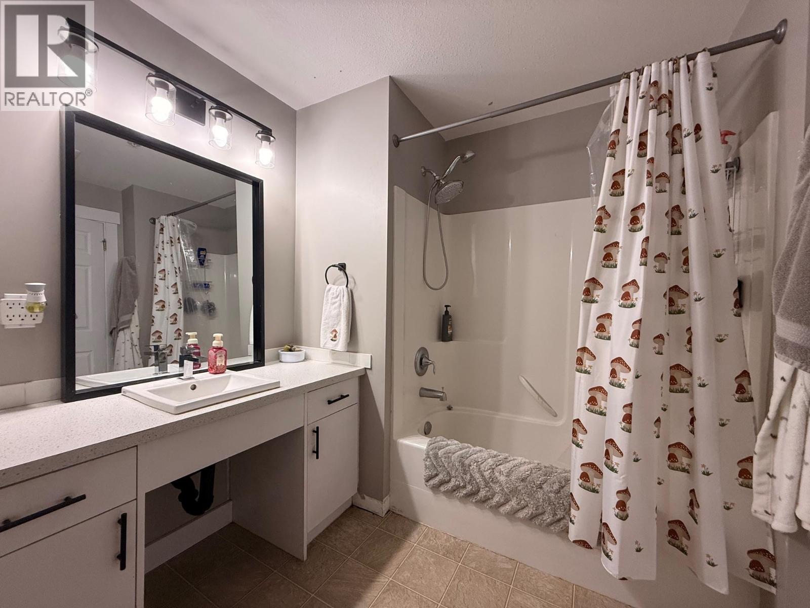 206 5604 Inlet Avenue, Sechelt, British Columbia  V7Z 0H7 - Photo 12 - R3115458