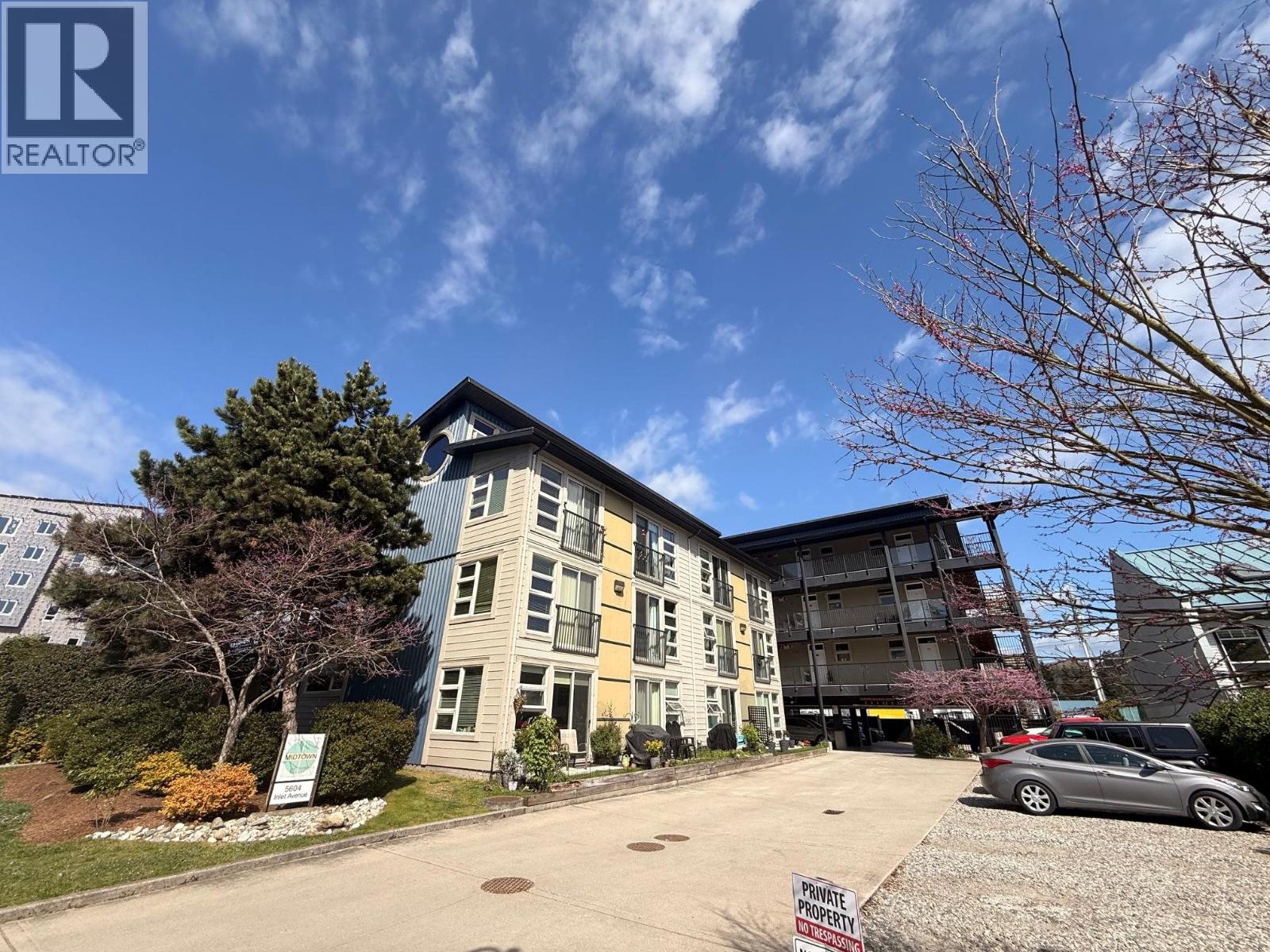 206 5604 Inlet Avenue, Sechelt, British Columbia  V7Z 0H7 - Photo 2 - R3115458