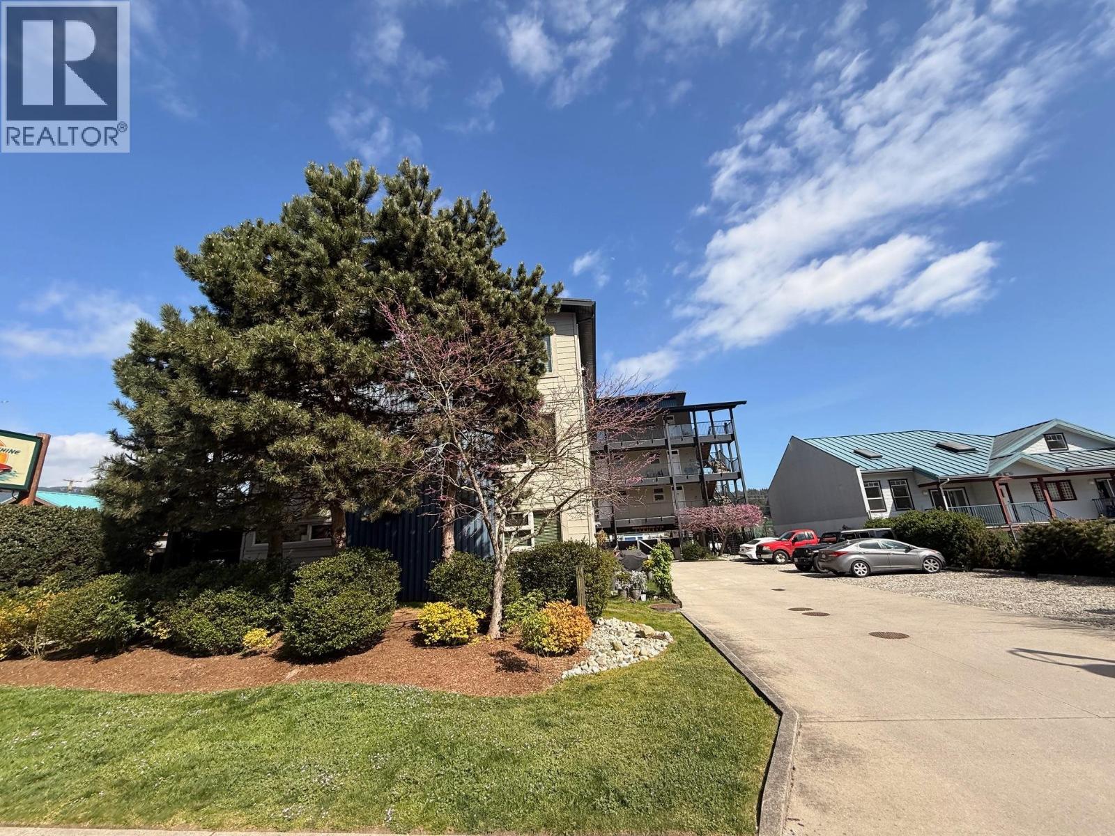 206 5604 Inlet Avenue, Sechelt, British Columbia  V7Z 0H7 - Photo 3 - R3115458