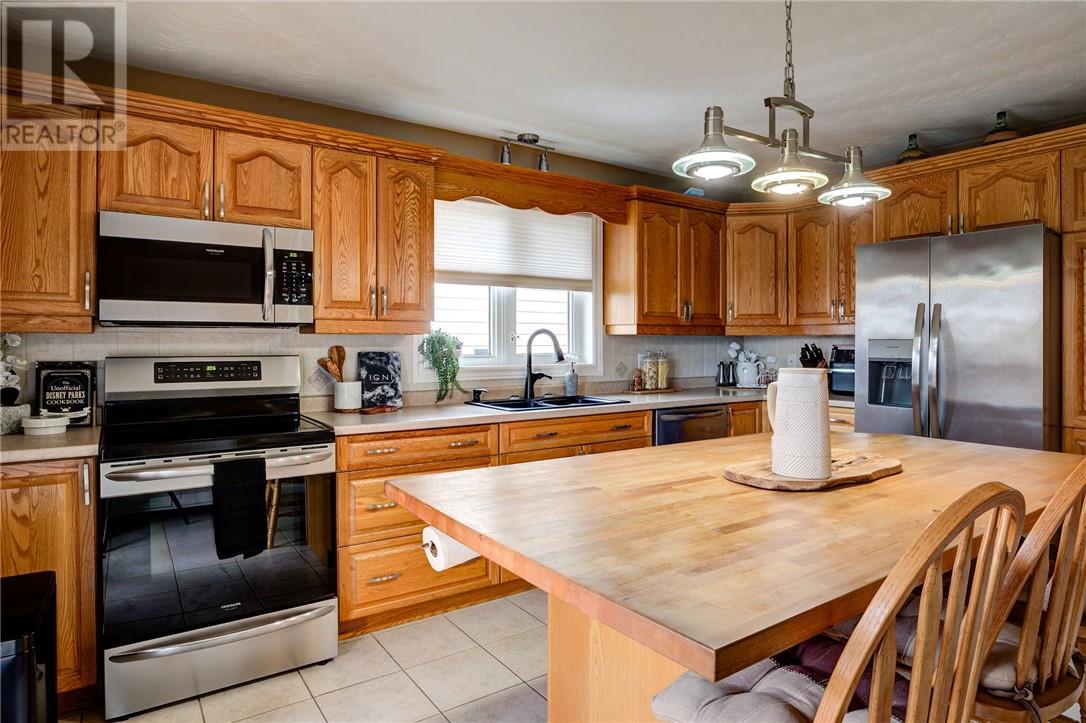 1326 Attlee Avenue, Sudbury, Ontario  P3A 6A4 - Photo 2 - 2127304