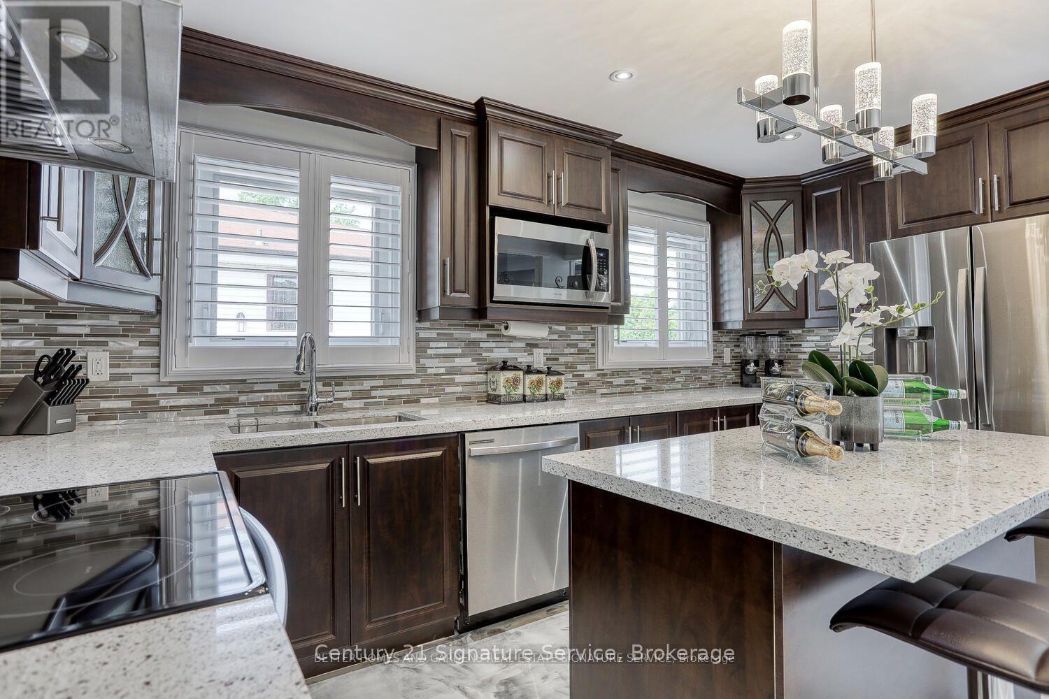 756 Breezy Drive, Pickering, Ontario  L1W 2X7 - Photo 10 - E13040040