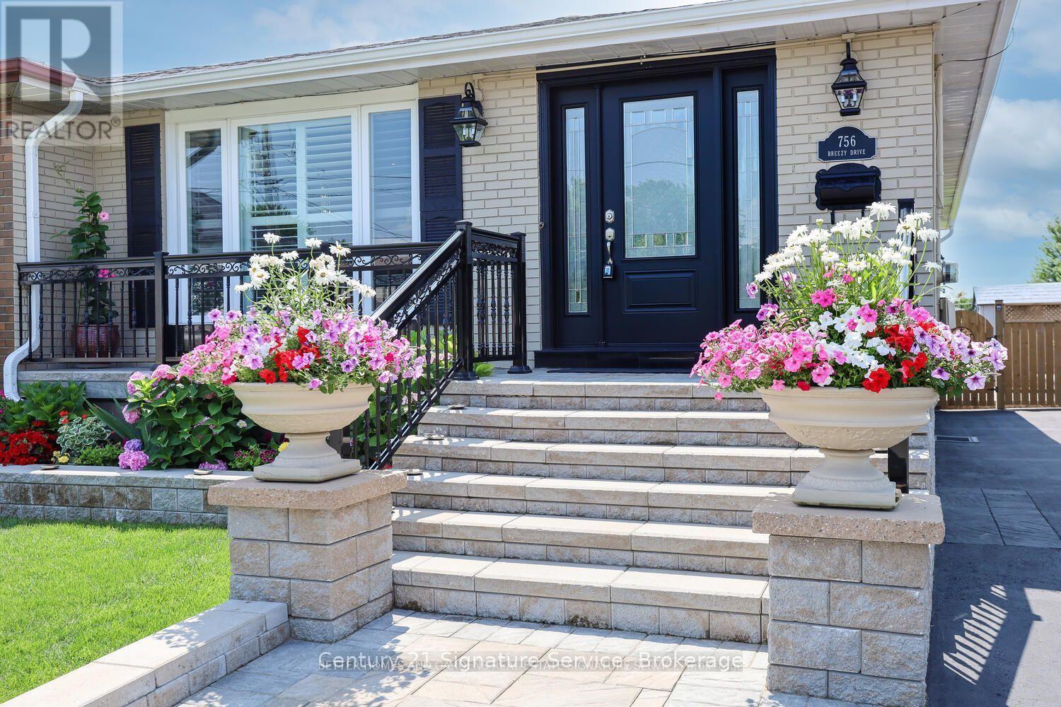 756 Breezy Drive, Pickering, Ontario  L1W 2X7 - Photo 2 - E13040040