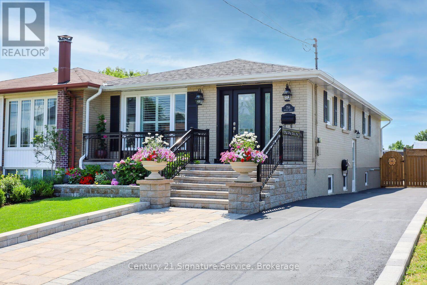 756 Breezy Drive, Pickering, Ontario  L1W 2X7 - Photo 3 - E13040040