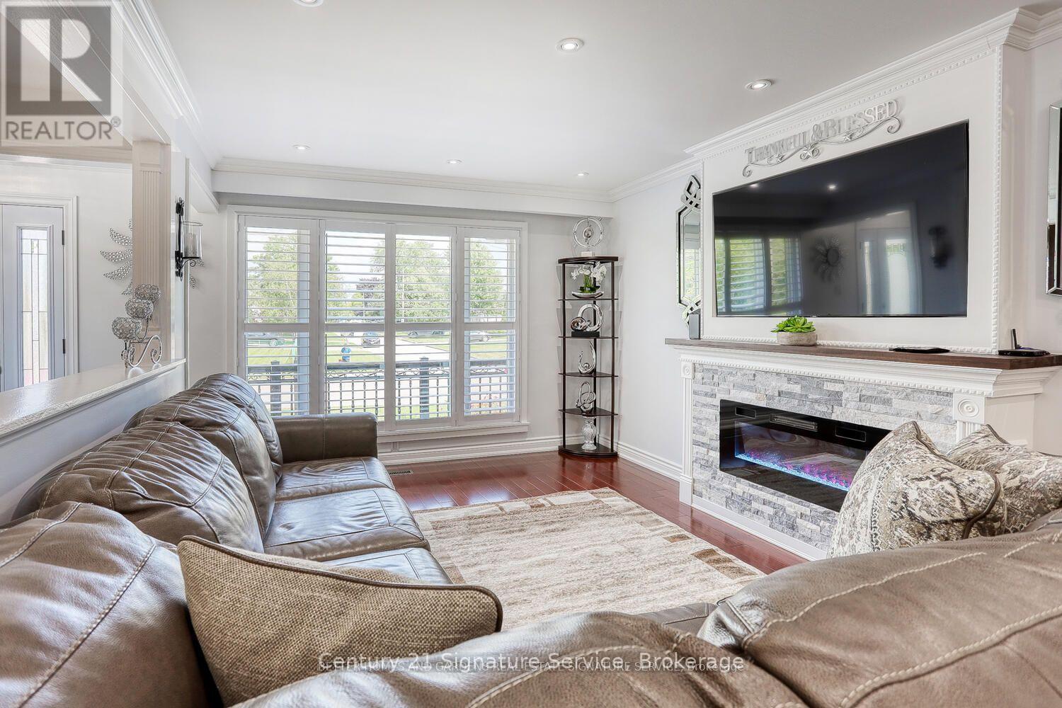 756 Breezy Drive, Pickering, Ontario  L1W 2X7 - Photo 5 - E13040040