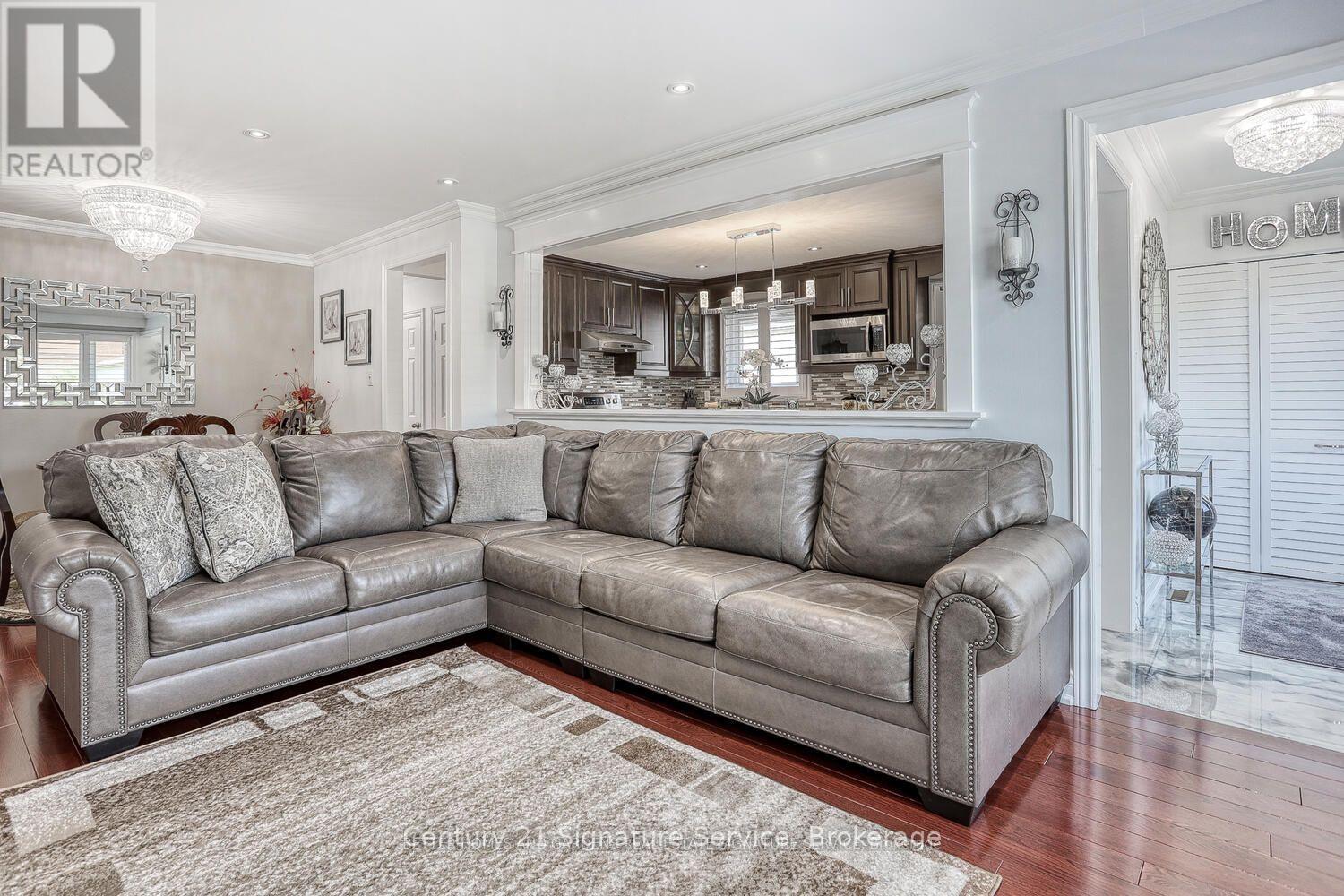 756 Breezy Drive, Pickering, Ontario  L1W 2X7 - Photo 6 - E13040040