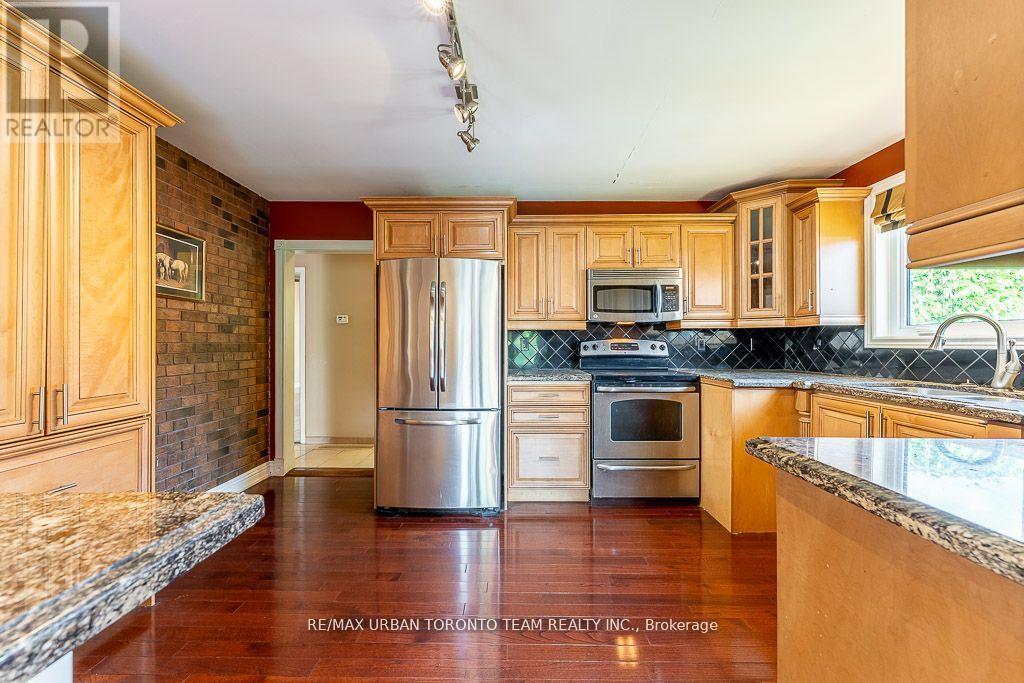 35 Brumwell Street, Toronto, Ontario  M1C 2K7 - Photo 8 - E13040162