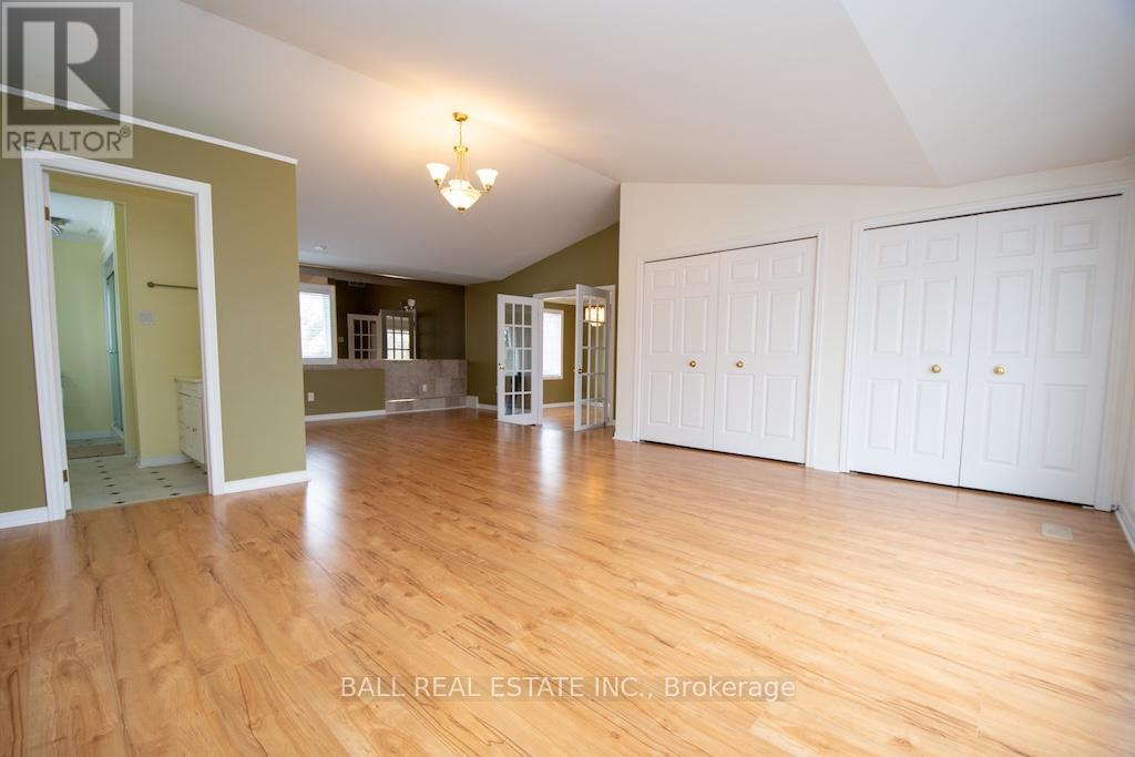 1684 Sherbrooke Street, Peterborough, Ontario  K9J 6X4 - Photo 13 - X12434530