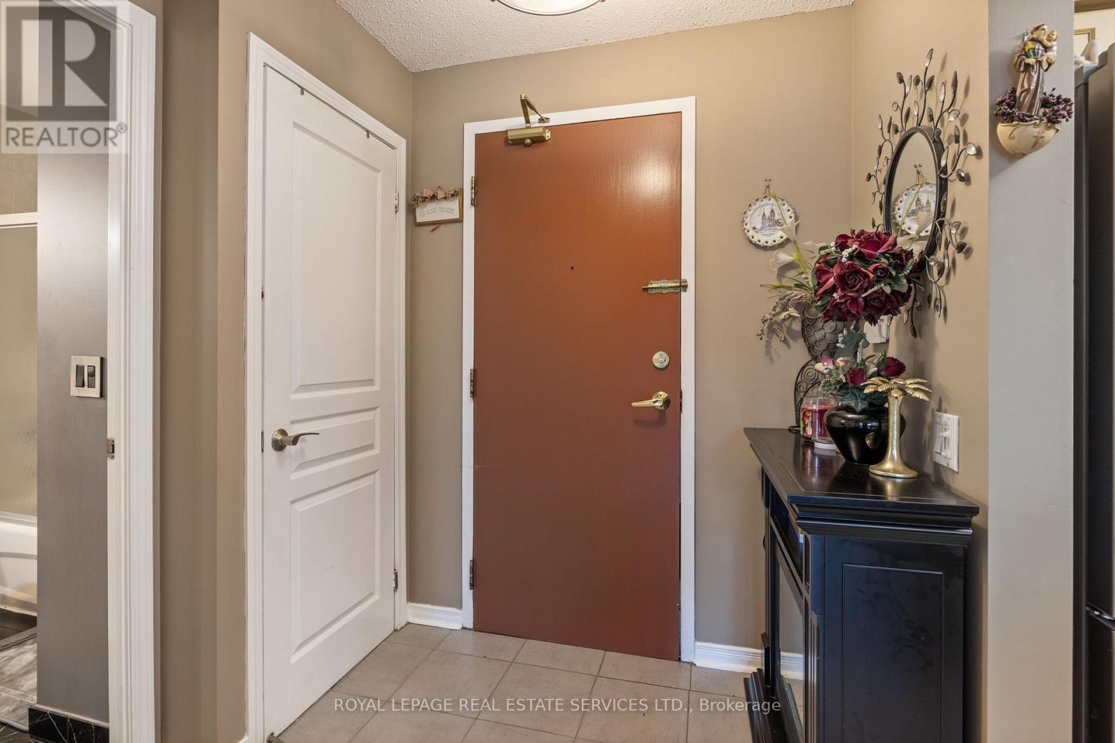 101 - 9 Northern Heights Drive, Richmond Hill, Ontario  L4B 4M5 - Photo 4 - N13040068