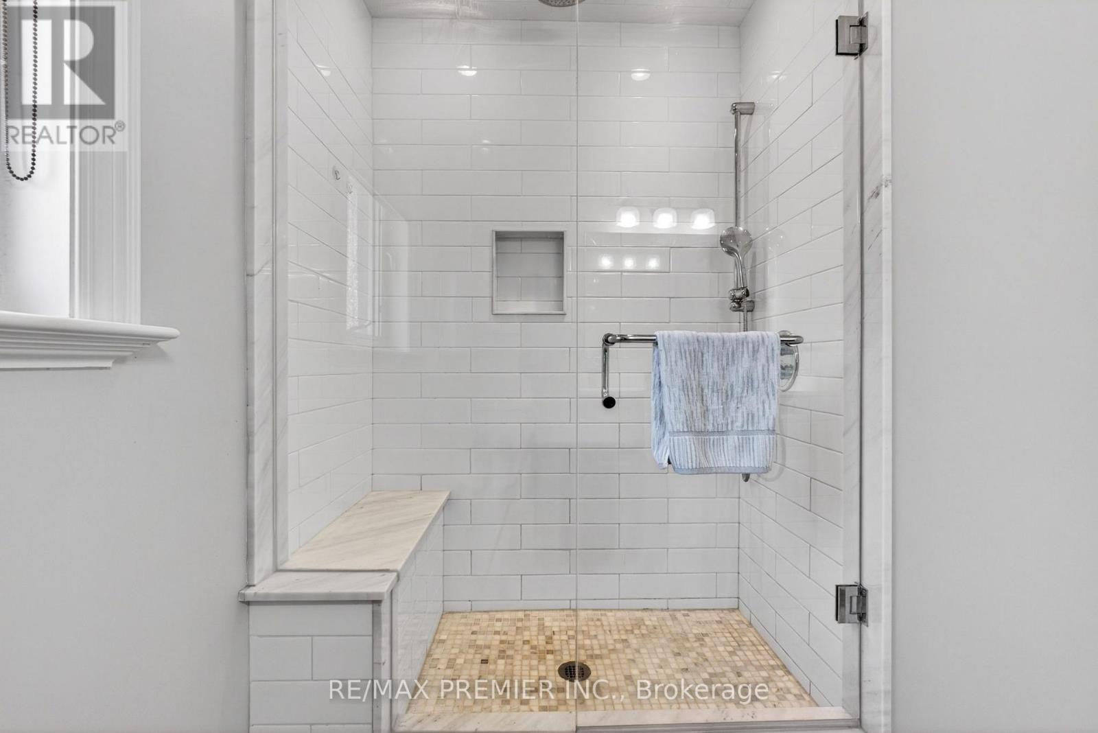 38 Helmsdale Avenue, Vaughan (Maple), Ontario  L6A 2G5 - Photo 37 - N13040136