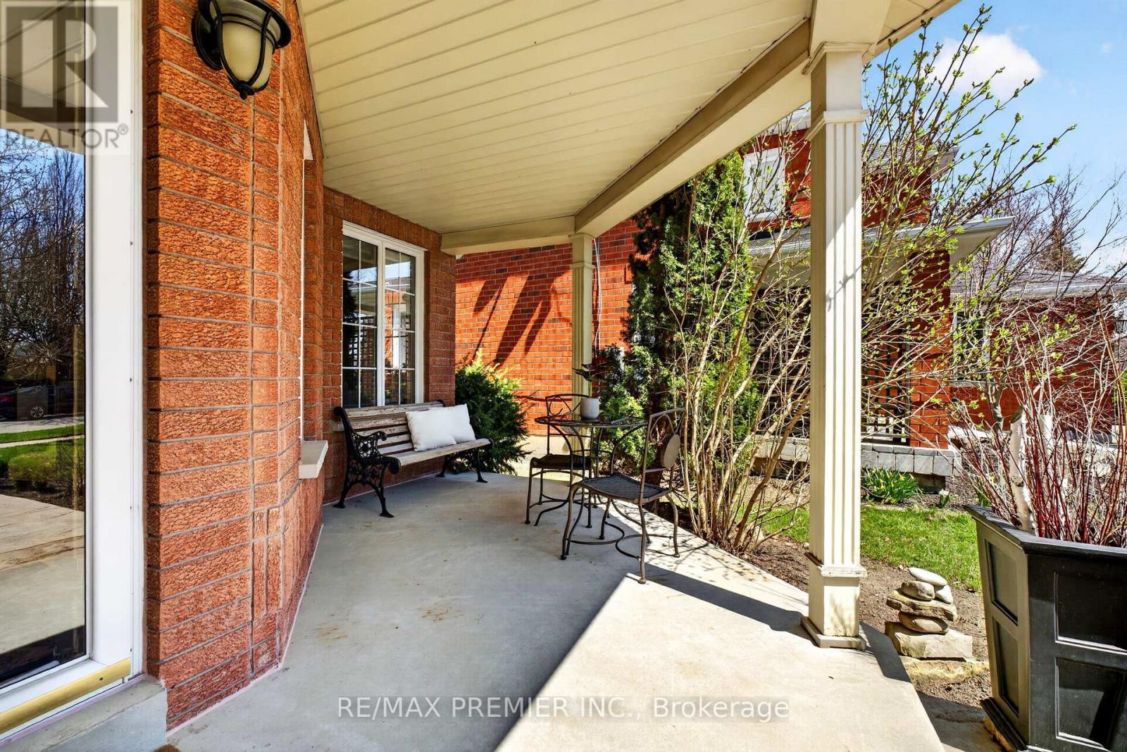 38 Helmsdale Avenue, Vaughan (Maple), Ontario  L6A 2G5 - Photo 4 - N13040136