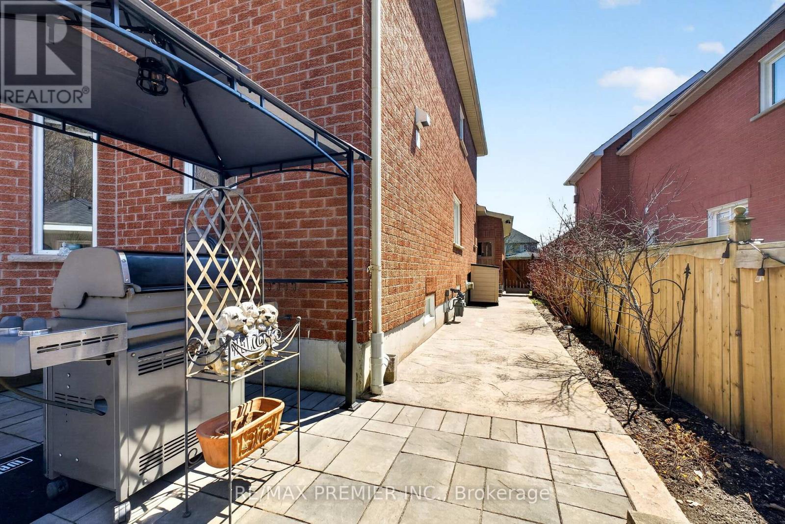 38 Helmsdale Avenue, Vaughan (Maple), Ontario  L6A 2G5 - Photo 48 - N13040136