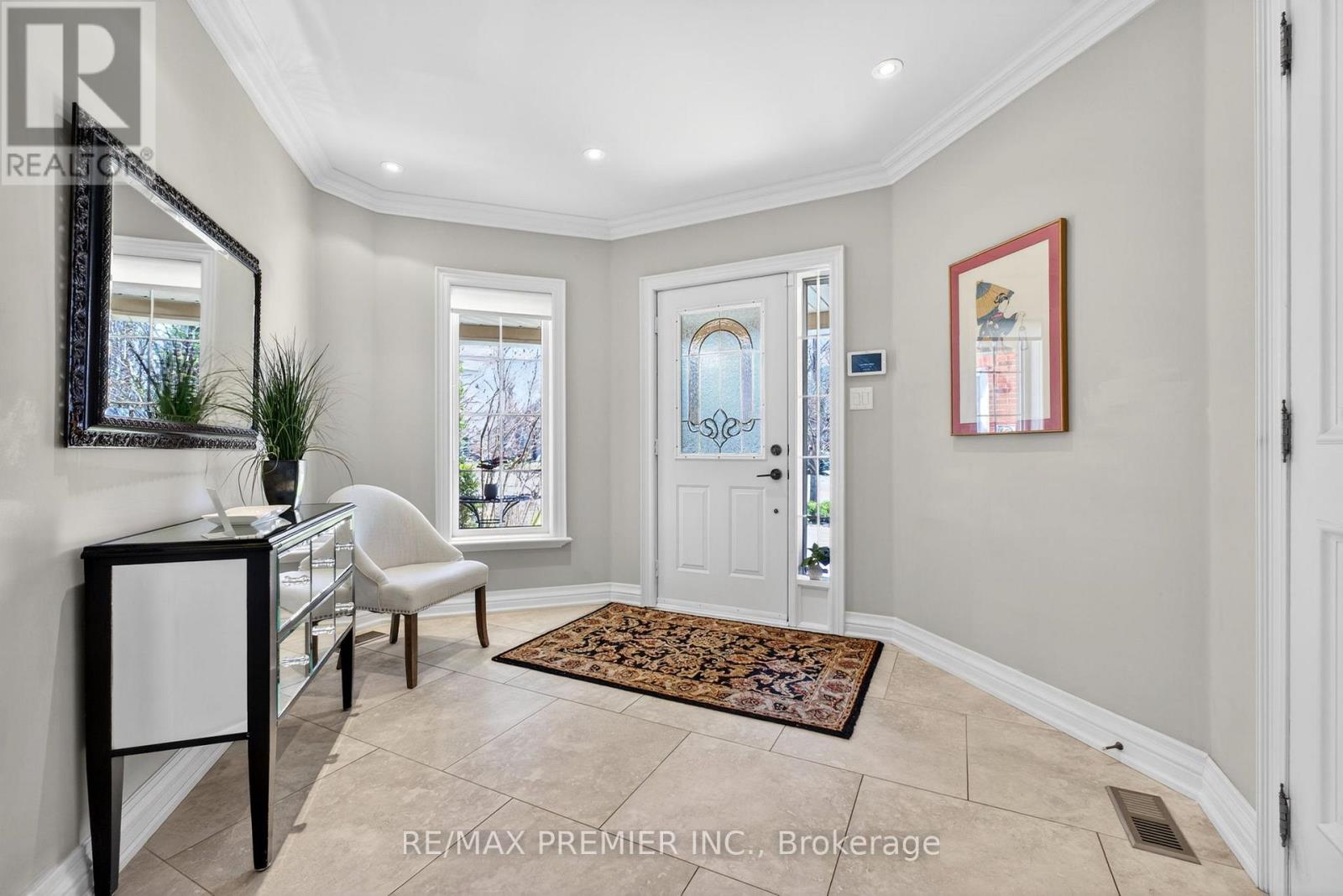 38 Helmsdale Avenue, Vaughan (Maple), Ontario  L6A 2G5 - Photo 6 - N13040136