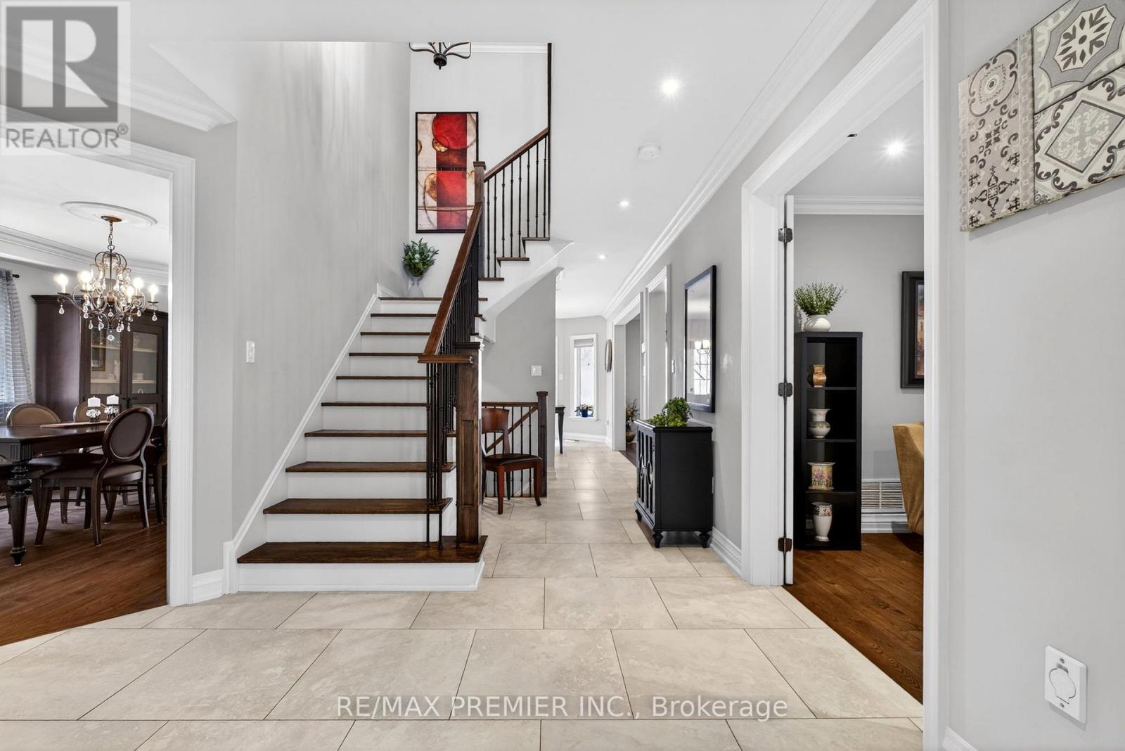 38 Helmsdale Avenue, Vaughan (Maple), Ontario  L6A 2G5 - Photo 7 - N13040136