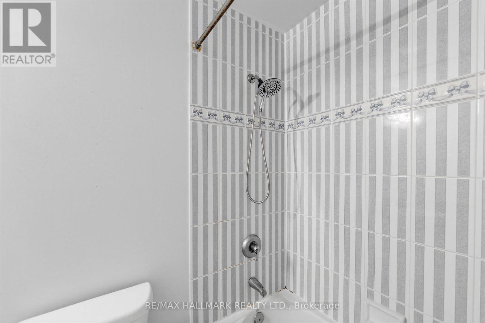 76 Westbury Court, Richmond Hill, Ontario  L4S 2L2 - Photo 36 - N13040170