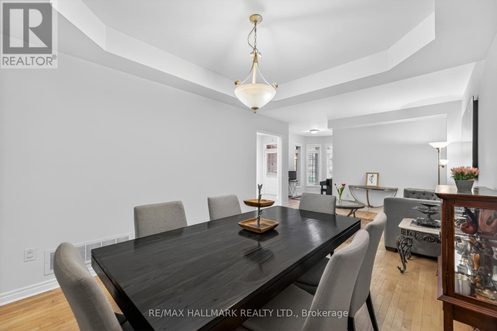 76 Westbury Court, Richmond Hill, Ontario  L4S 2L2 - Photo 8 - N13040170