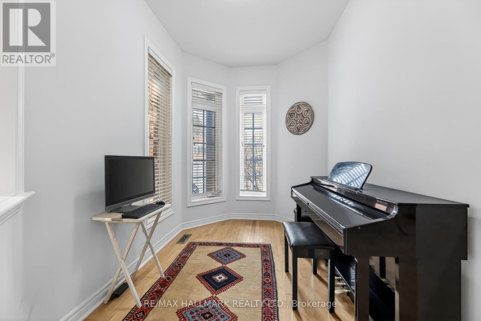 76 Westbury Court, Richmond Hill, Ontario  L4S 2L2 - Photo 9 - N13040170