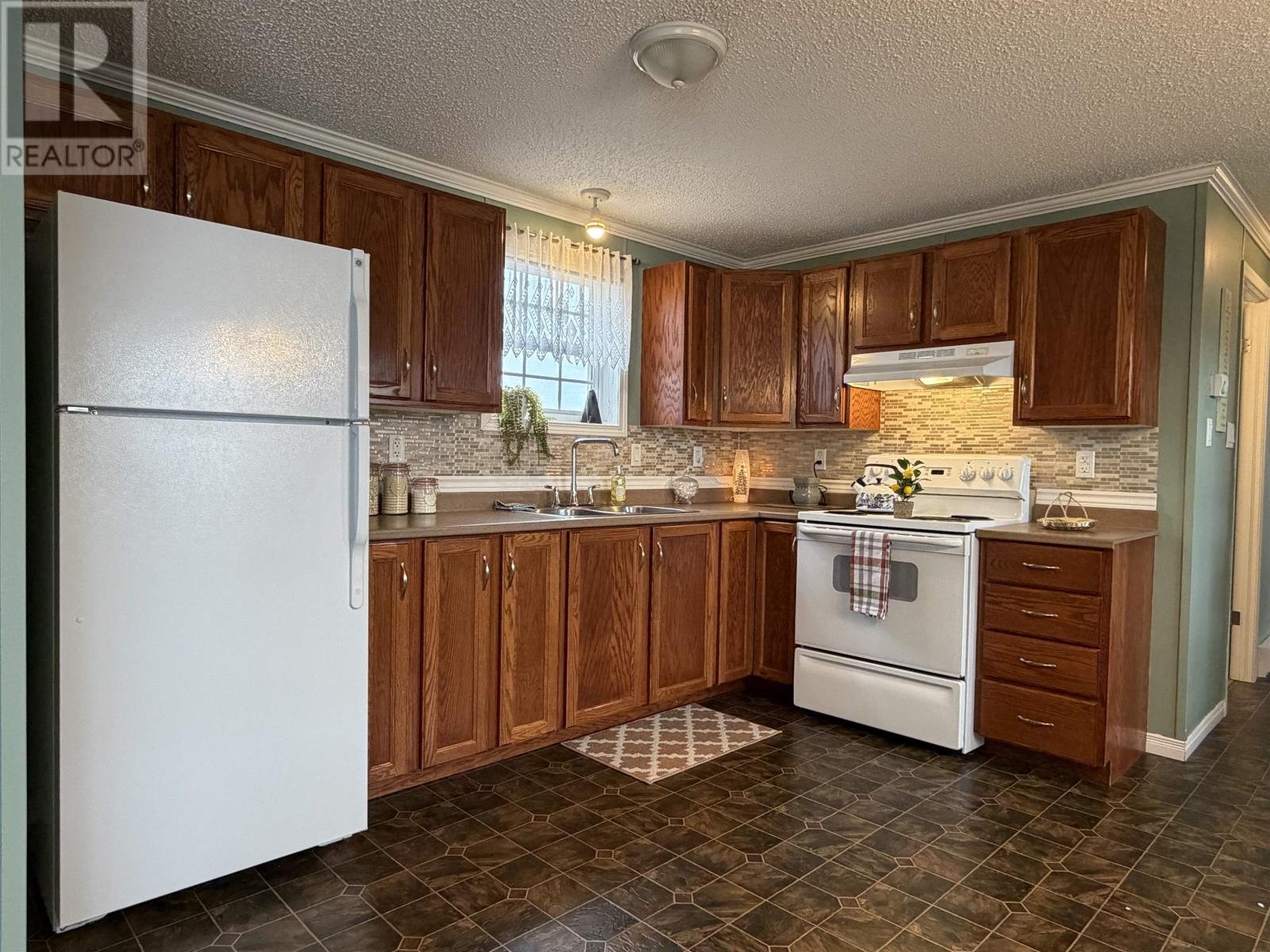 74 Jillian Street, Summerside, Prince Edward Island  C1N 6S6 - Photo 3 - 202608498