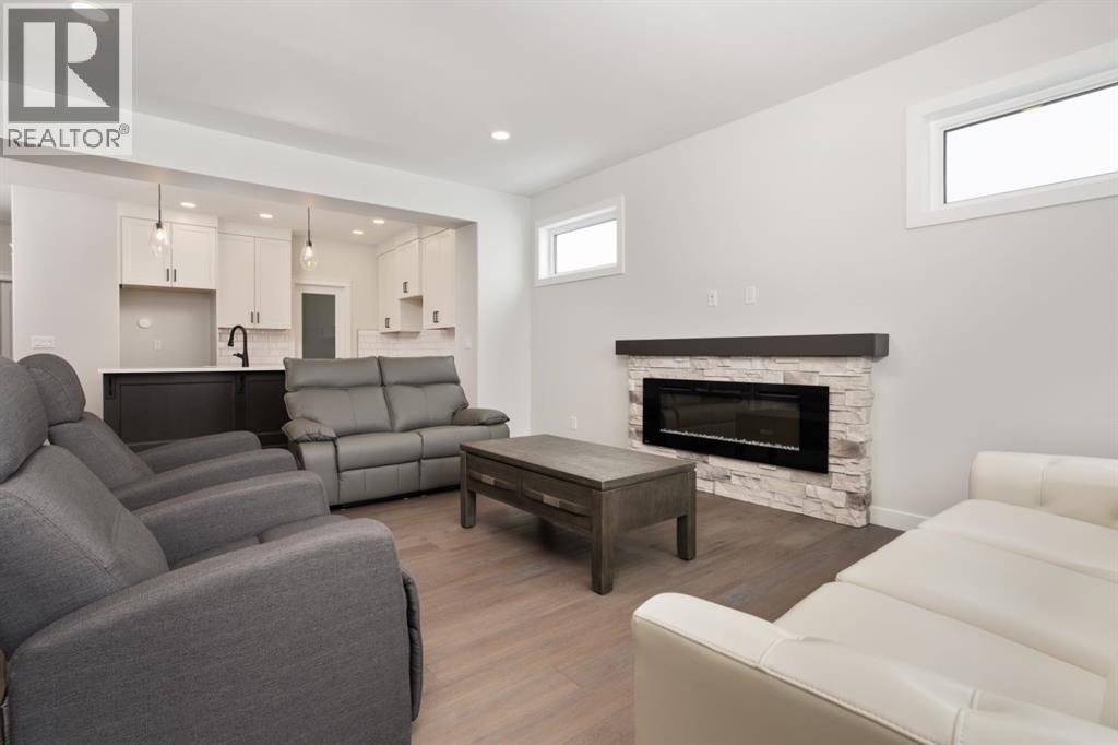 6319 26 Avenue, Camrose, Alberta  T4V 5L8 - Photo 3 - A2271962