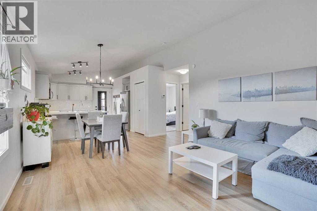 244 Thomlison Avenue, Red Deer, Alberta  T4P 3E6 - Photo 3 - A2304707