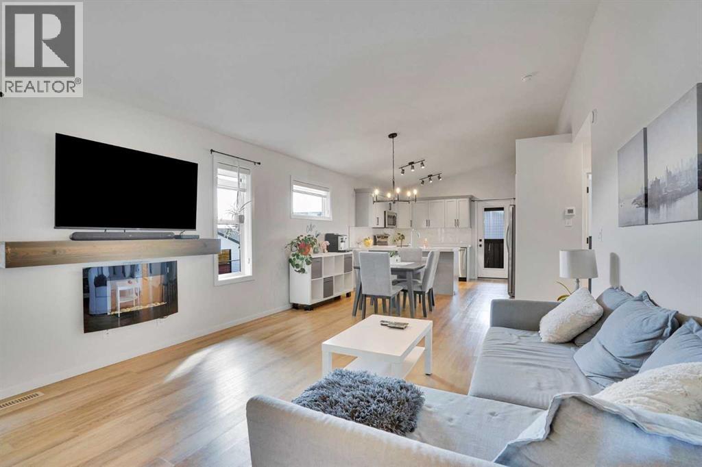 244 Thomlison Avenue, Red Deer, Alberta  T4P 3E6 - Photo 4 - A2304707