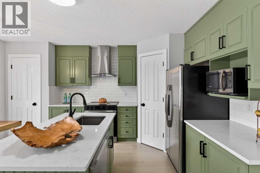 10 Somerglen Crescent SW, Calgary, Alberta  T2Y 3L6 - Photo 7 - A2302628